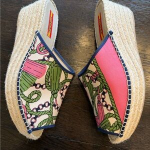 Respoke Gucci fabric espadrilles.
